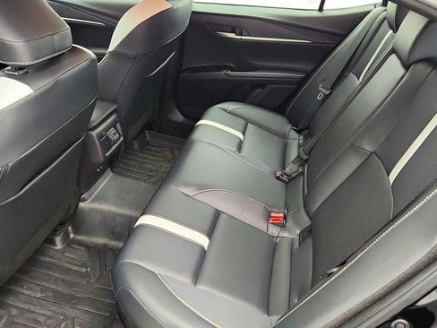 Used 2025 Toyota Camry SE image 18