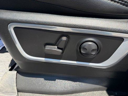 Used 2023 RAM 1500 Laramie AWD/4WD image 15