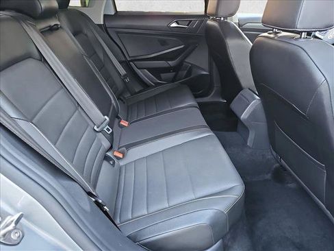 Used 2022 Volkswagen Jetta SE w/ Panoramic Sunroof Package FWD image 18