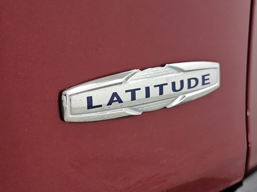 Used 2015 Jeep Cherokee Latitude w/ Comfort/Convenience Group FWD image 30