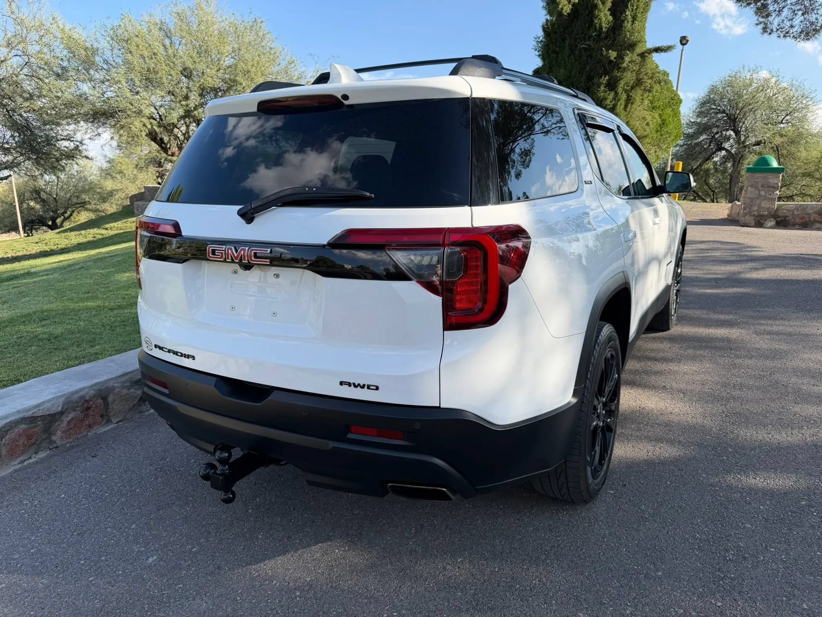 Used 2022 GMC Acadia SLT w/ Elevation Edition AWD/4WD image 5