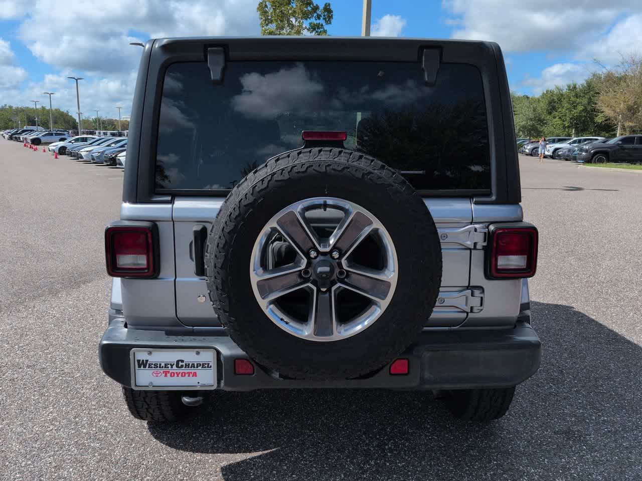 Used 2020 Jeep Wrangler Unlimited Sahara w/ Cold Weather Group AWD/4WD image 5