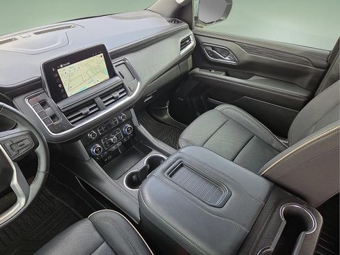 Certified 2024 GMC Yukon SLT w/ SLT Luxury Package AWD/4WD image 19