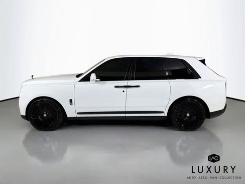Used 2023 Rolls-Royce Cullinan Black Badge w/ Dark Exterior Package AWD/4WD image 8