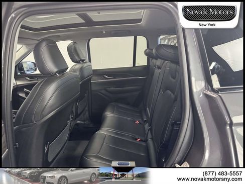 Used 2023 Jeep Grand Cherokee Limited image 11