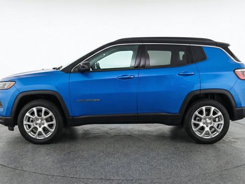 Used 2025 Jeep Compass Limited AWD/4WD image 5