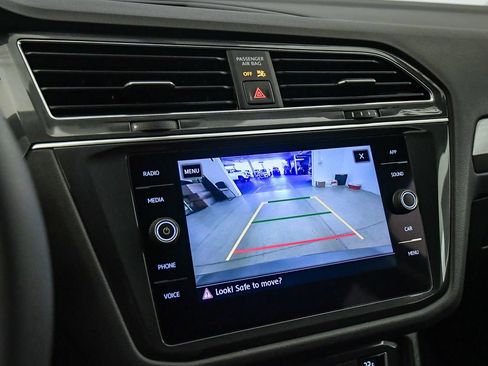 Used 2020 Volkswagen Tiguan SE FWD image 24