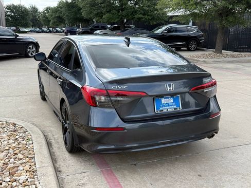 Used 2023 Honda Civic Sport image 3