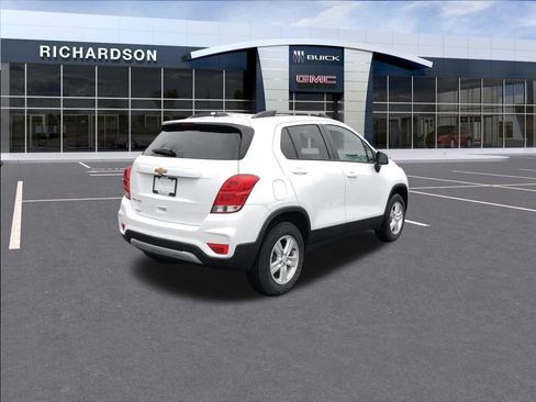 Used 2022 Chevrolet Trax LT w/ LT Convenience Package image 5