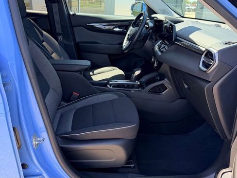 Used 2024 Chevrolet TrailBlazer LT w/ LT Cold Weather Package FWD image 18