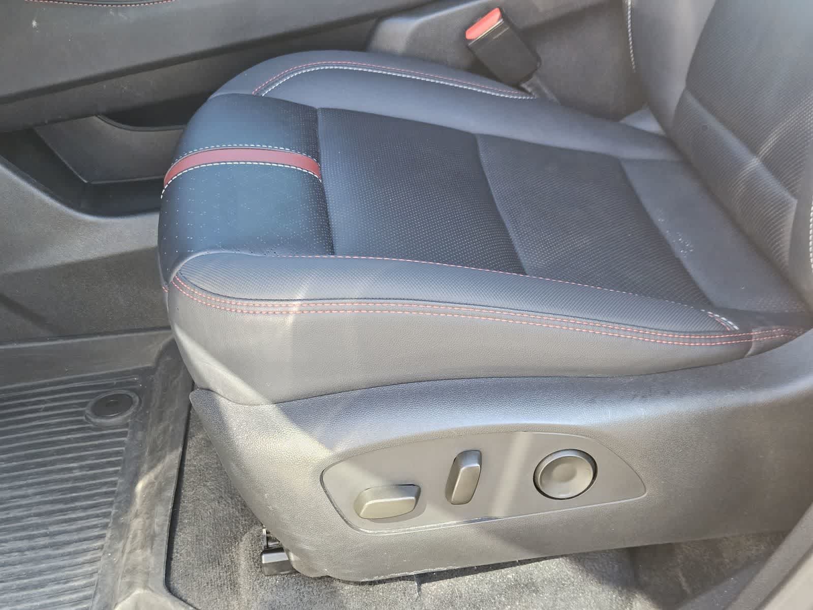 Used 2024 Chevrolet Traverse RS FWD image 23