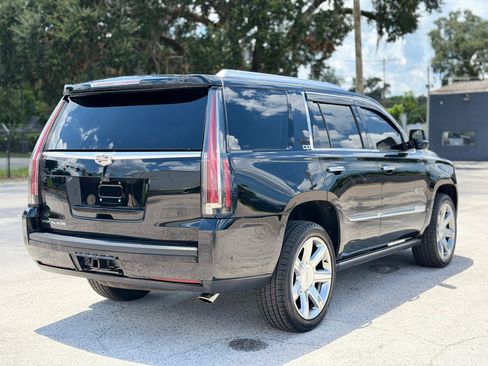 Used 2017 Cadillac Escalade Premium Luxury AWD/4WD image 5