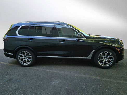 Used 2025 BMW X7 xDrive40i AWD/4WD image 2