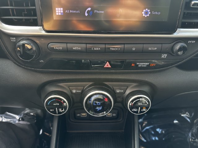 Used 2022 Hyundai Venue SEL FWD image 19