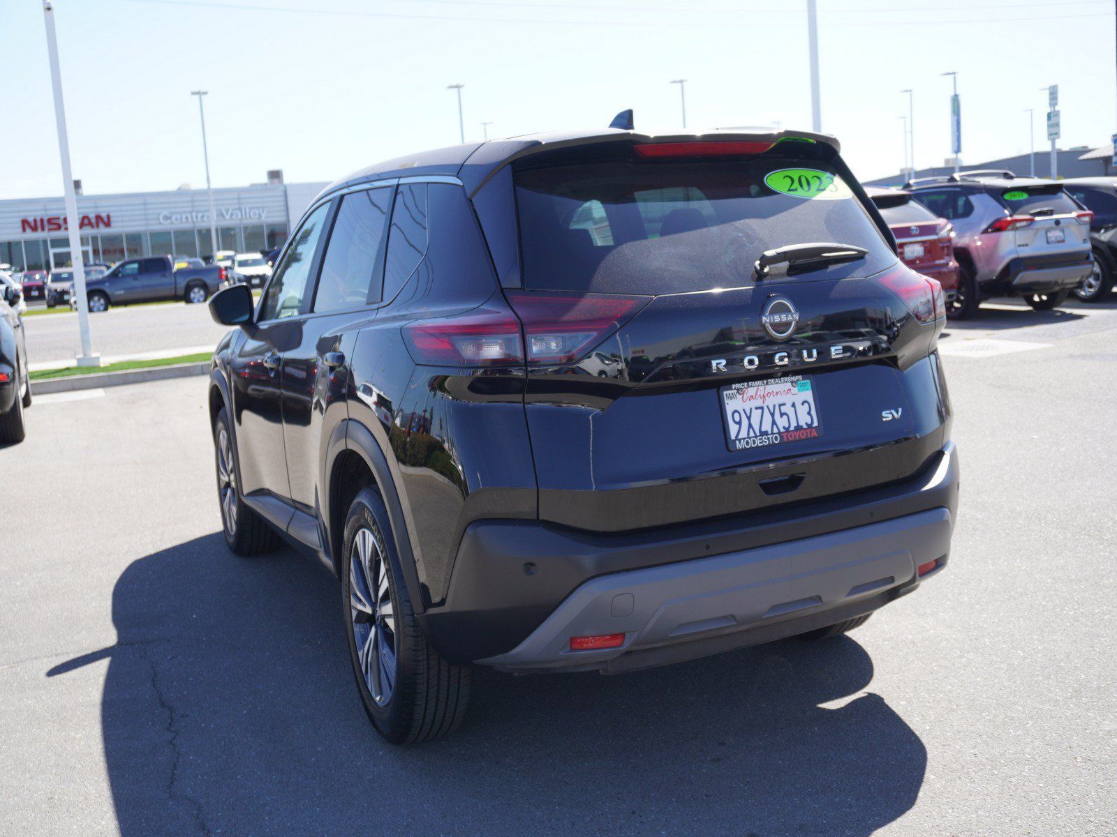 Used 2023 Nissan Rogue SV FWD image 8