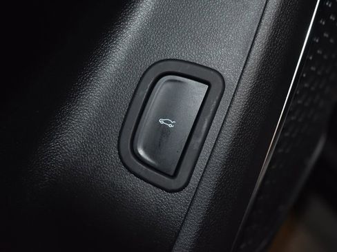 Used 2025 Buick Enclave Preferred image 6