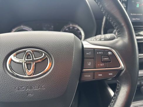 Used 2021 Toyota Highlander LE image 14