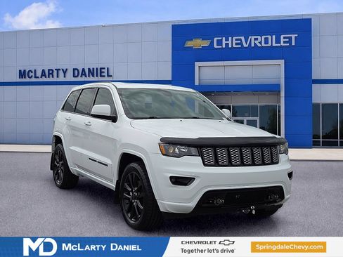 Used 2022 Jeep Grand Cherokee Laredo X AWD/4WD image 1
