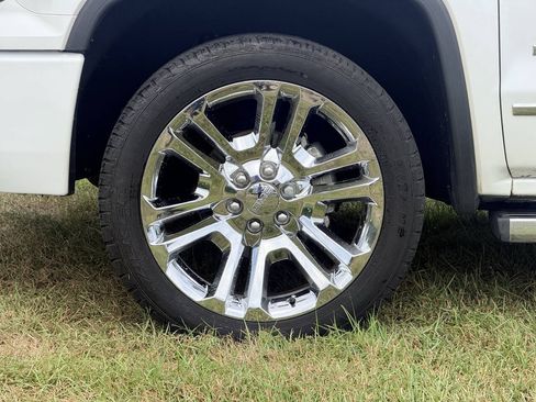 Used 2018 GMC Sierra 1500 Denali w/ Denali Ultimate Package AWD/4WD image 9
