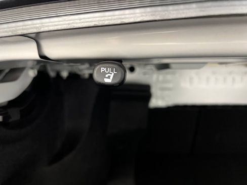 Used 2025 Toyota Camry SE image 28