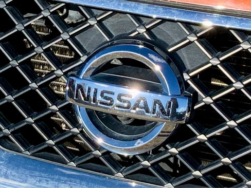 Used 2018 Nissan Frontier SL image 22