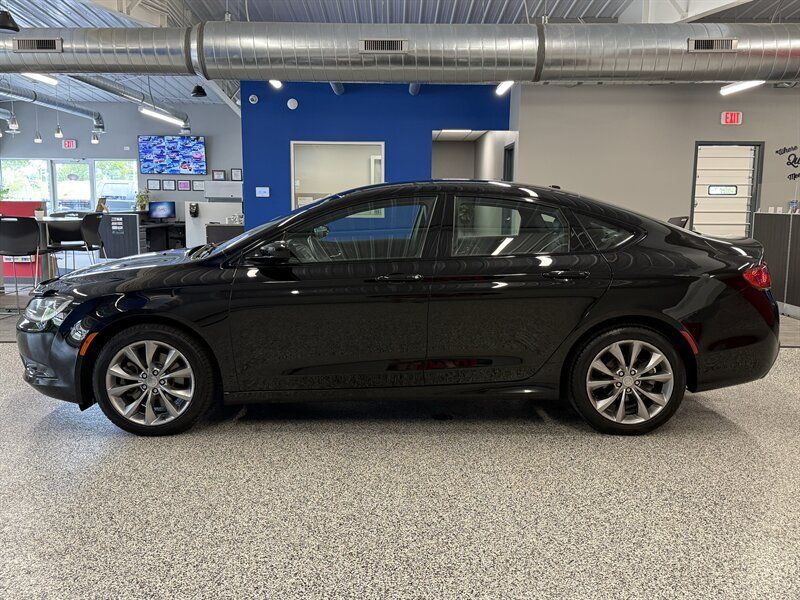 Used 2015 Chrysler 200 S w/ Comfort Group AWD/4WD image 4