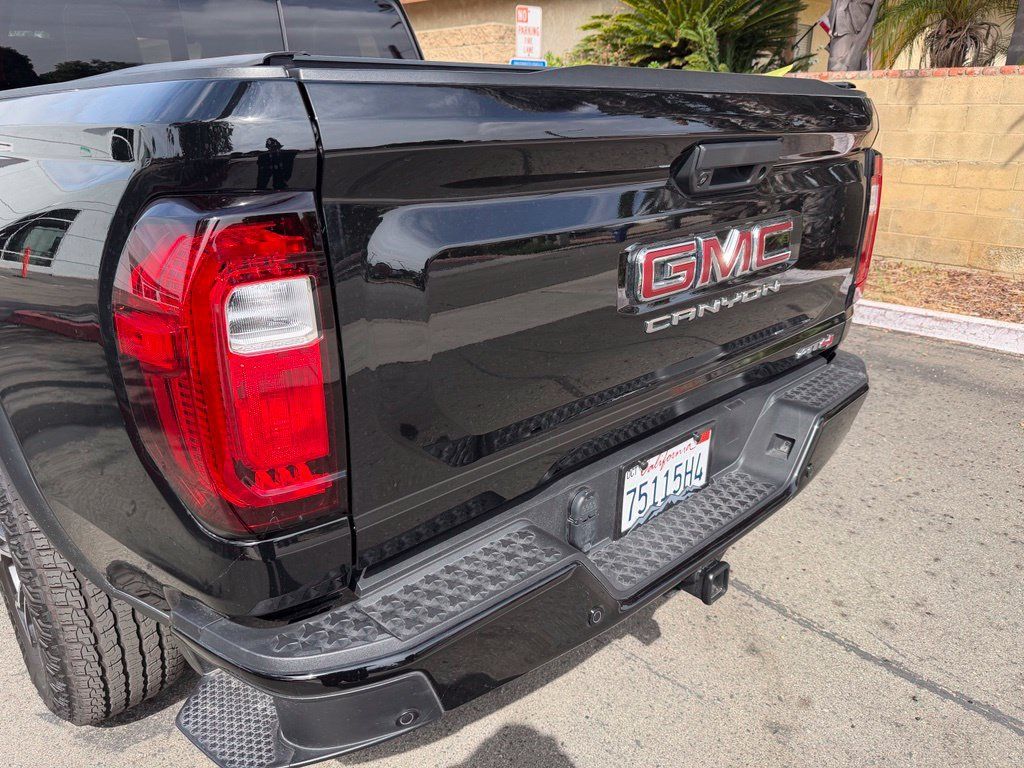 Used 2025 GMC Canyon AT4 AWD/4WD image 9