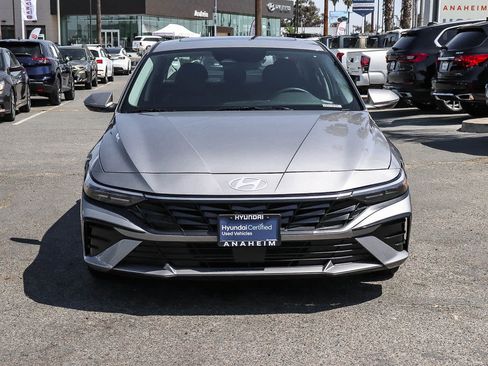 Used 2025 Hyundai Elantra Limited FWD image 2