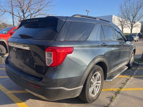 Used 2022 Ford Explorer XLT w/ Equipment Group 202A image 4