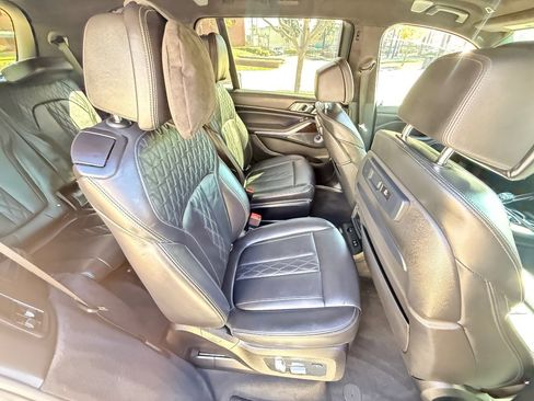 Used 2021 BMW X7 M50i image 21