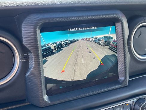 Used 2022 Jeep Wrangler Unlimited Sahara w/ Cold Weather Group image 21