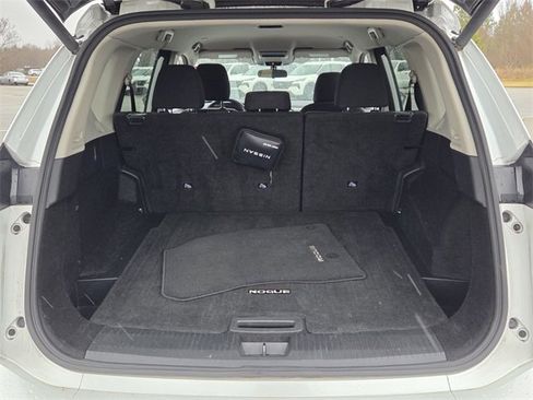 Used 2024 Nissan Rogue SV image 11