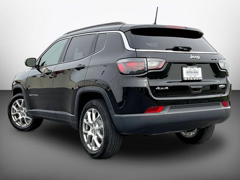 Used 2022 Jeep Compass Latitude w/ Sun and Sound Group AWD/4WD image 4