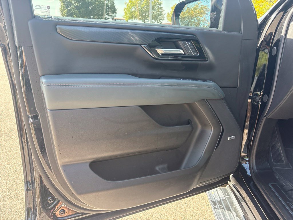 Used 2026 GMC Yukon AT4 w/ AT4 Premium Plus Package AWD/4WD image 10