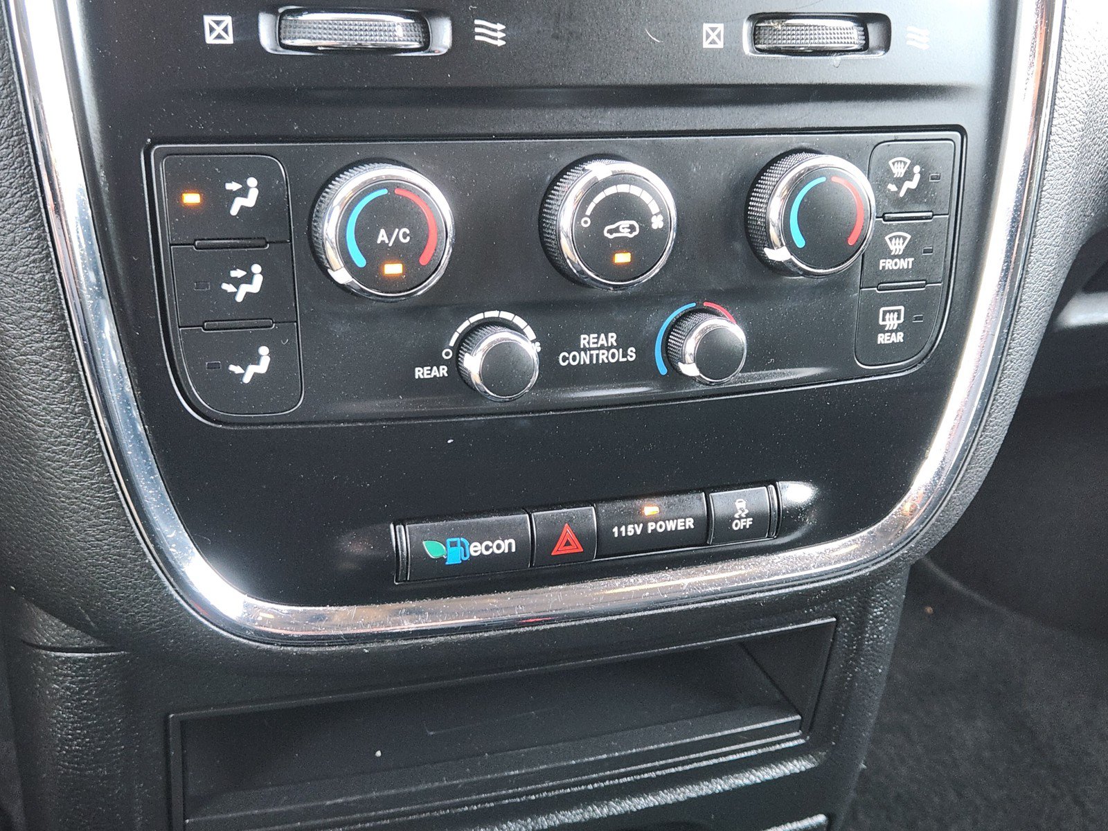Used 2018 Dodge Grand Caravan SE FWD image 15