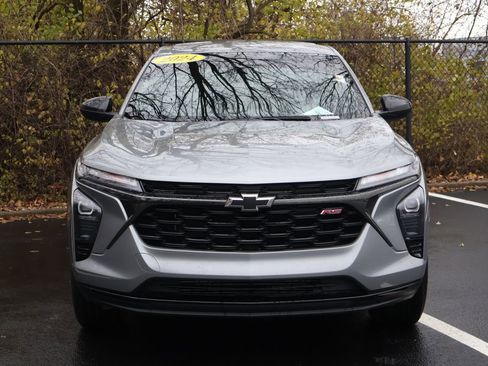 Used 2024 Chevrolet Trax RS image 2