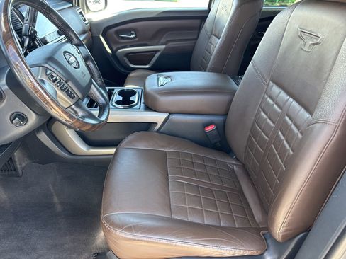 Used 2021 Nissan Titan Platinum Reserve image 18