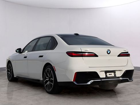 Used 2025 BMW 740i xDrive w/ Premium Package AWD/4WD image 5