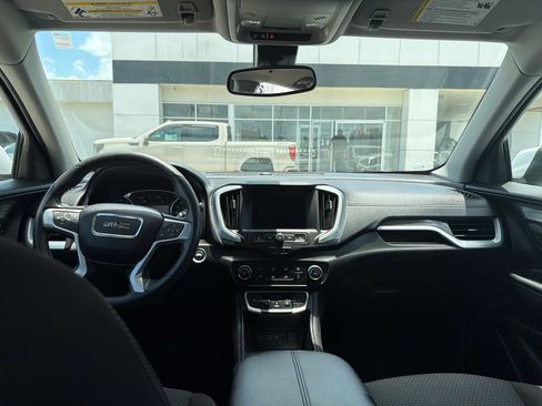 Used 2024 GMC Terrain SLE FWD image 9