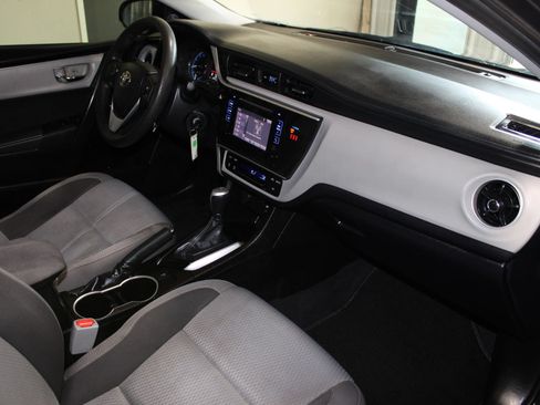 Used 2019 Toyota Corolla LE FWD image 24