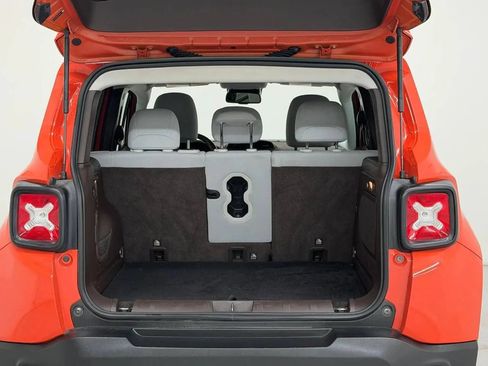Used 2017 Jeep Renegade Latitude FWD image 38