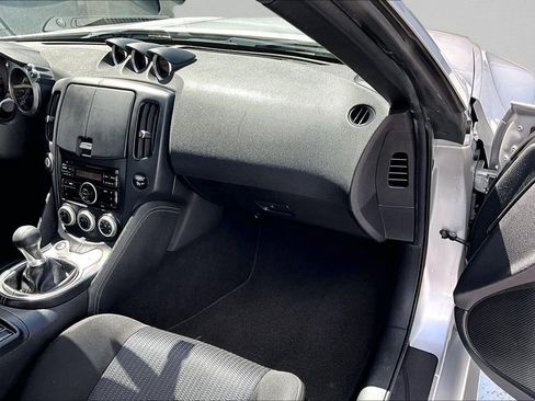 Used 2009 Nissan 370Z Coupe w/ Sport Pkg RWD image 21