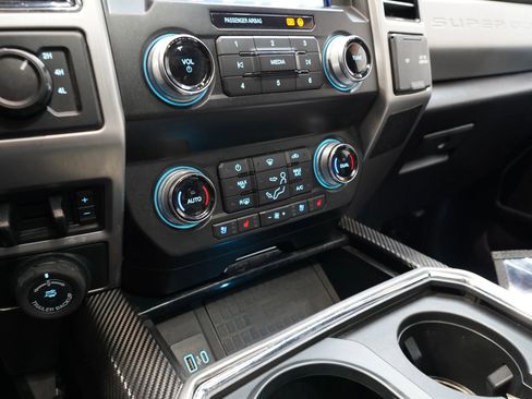 Used 2020 Ford F350 Platinum w/ FX4 Off-Road Package AWD/4WD image 51