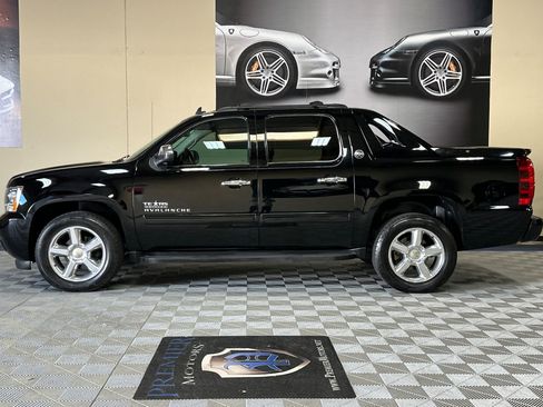 Used 2013 Chevrolet Avalanche LT w/ Texas Edition RWD image 7