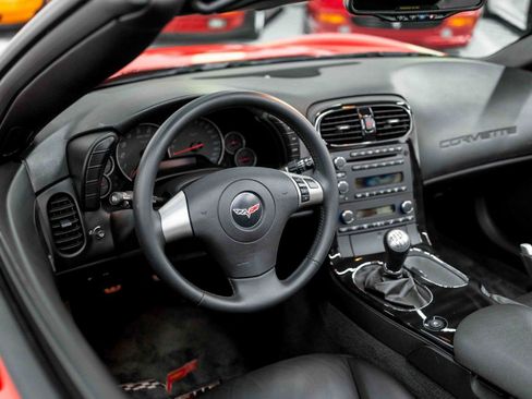 Used 2009 Chevrolet Corvette Coupe w/ Z51 Performance Package RWD image 63