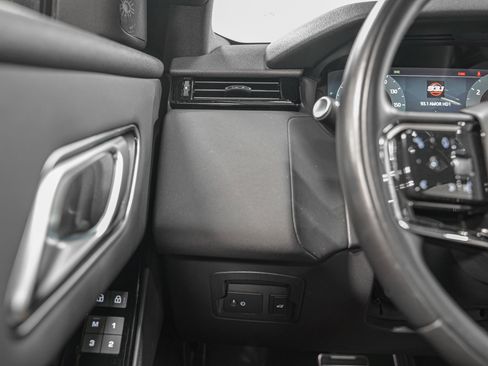 Used 2024 Land Rover Range Rover Velar Dynamic SE image 17
