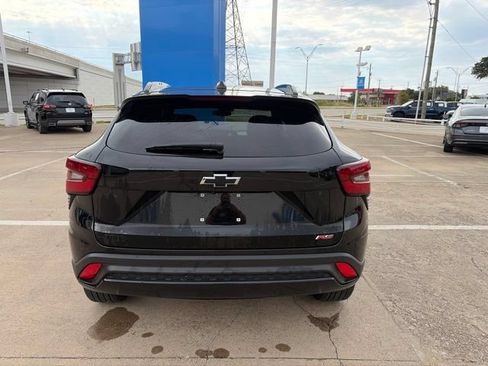 Used 2025 Chevrolet Trax RS w/ Sunroof Package FWD image 5