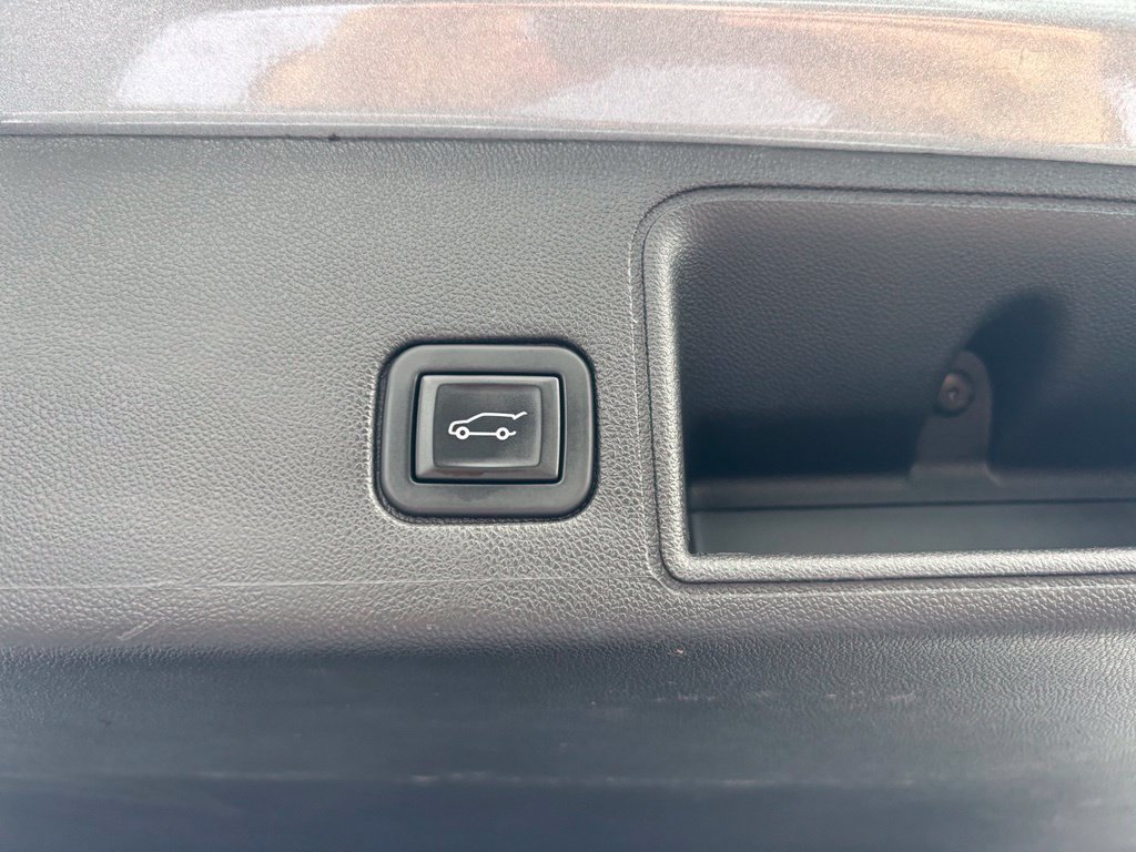 Used 2024 GMC Terrain SLE w/ Driver Convenience Package AWD/4WD image 33