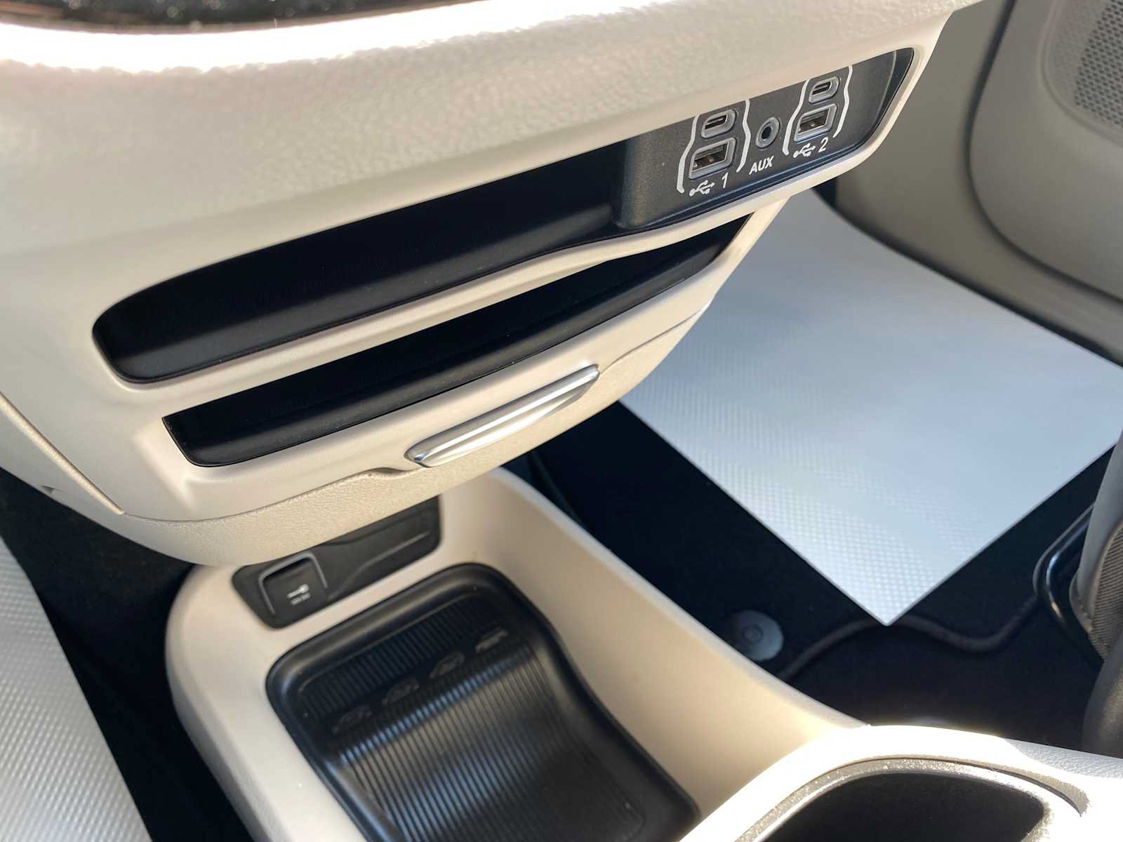 Used 2023 Chrysler Pacifica Touring-L FWD image 27