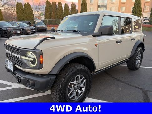 Used 2025 Ford Bronco Badlands image 4